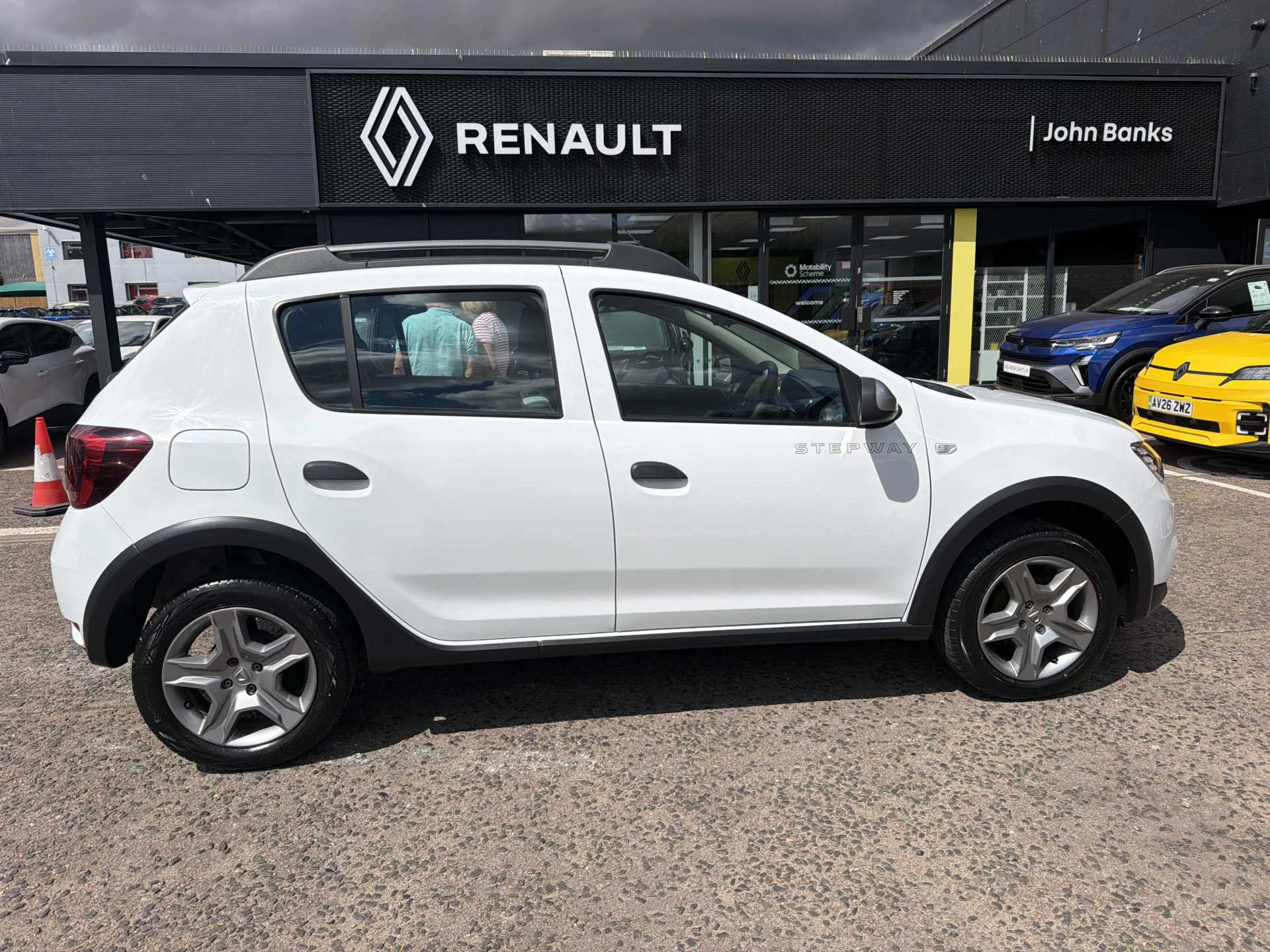 Vehicle image 5