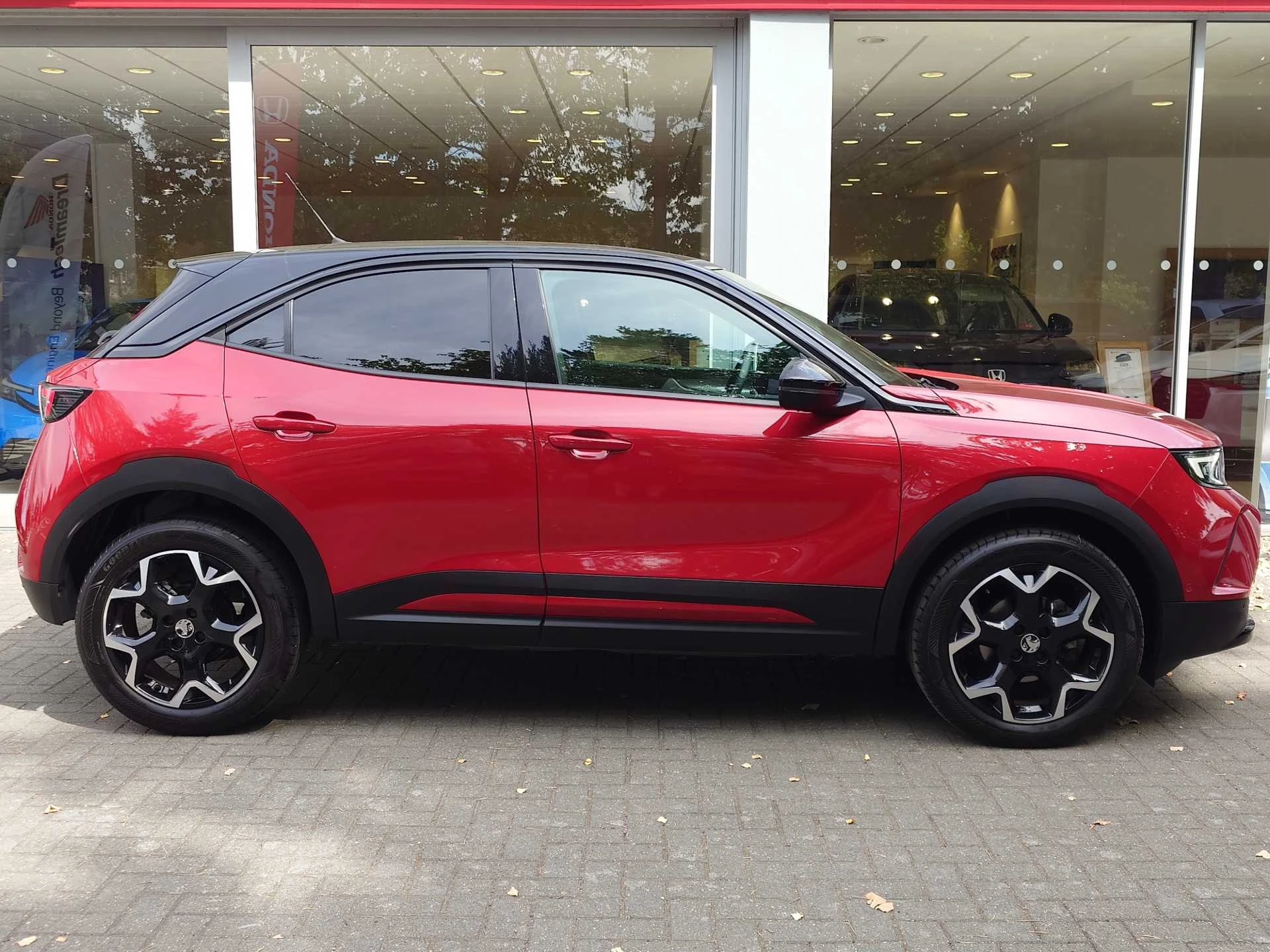 Vehicle image 5