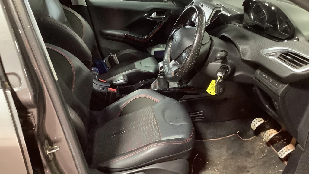 Vehicle image 6