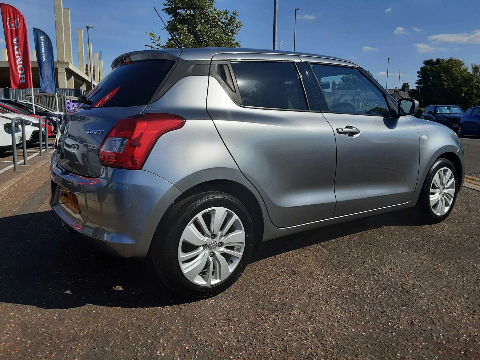 Vehicle image 5