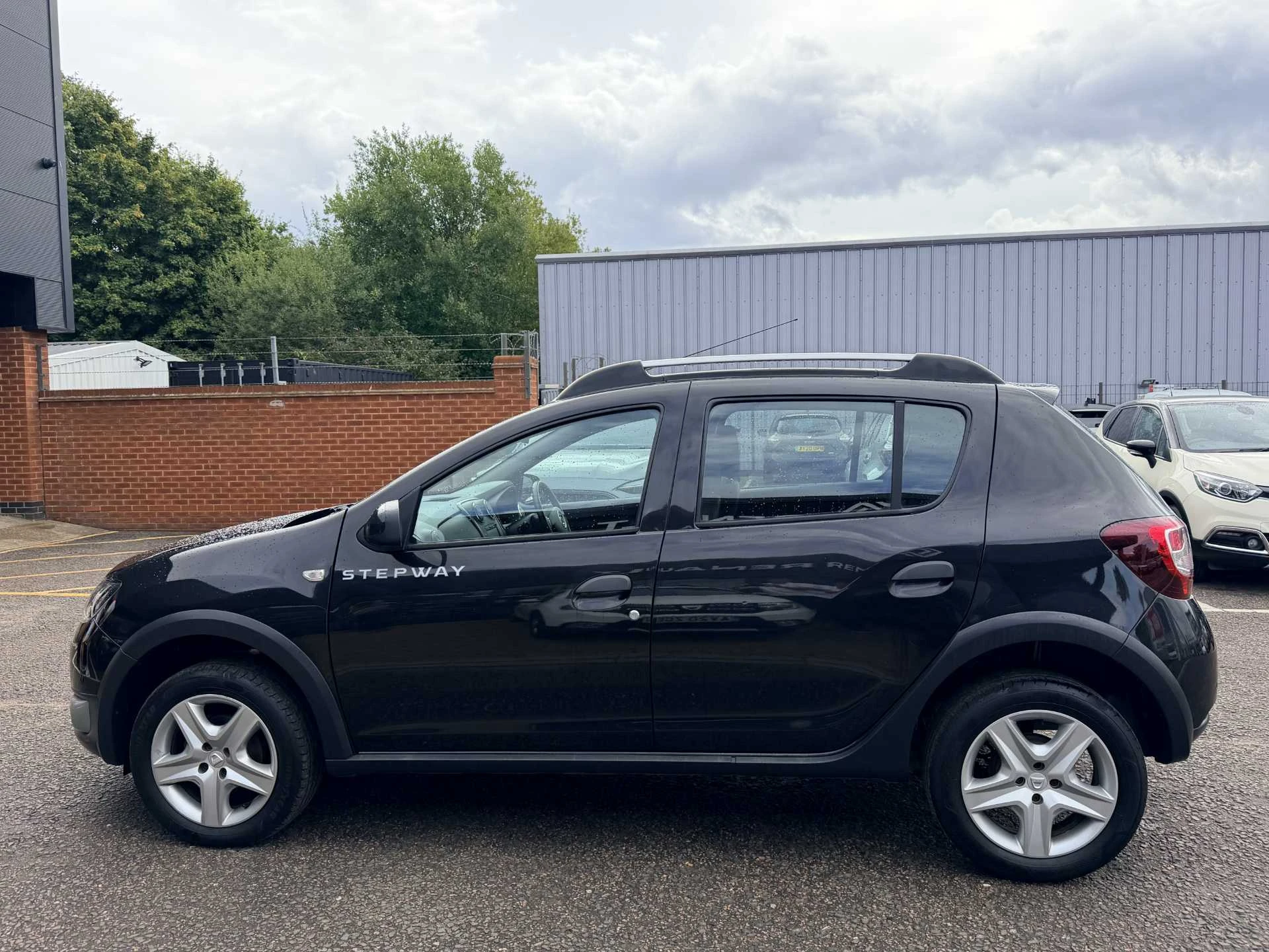 Vehicle image 6