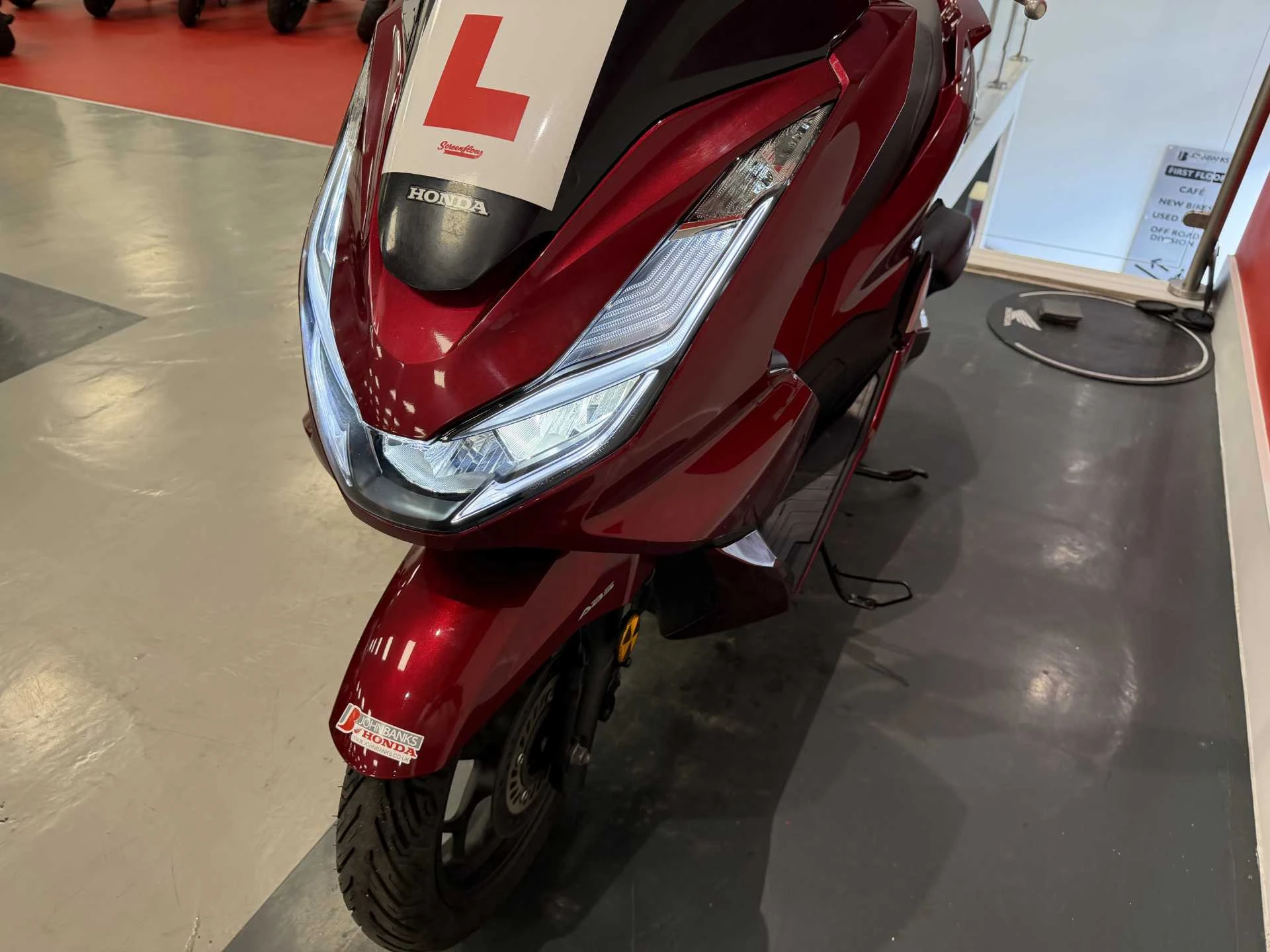 Vehicle image 6