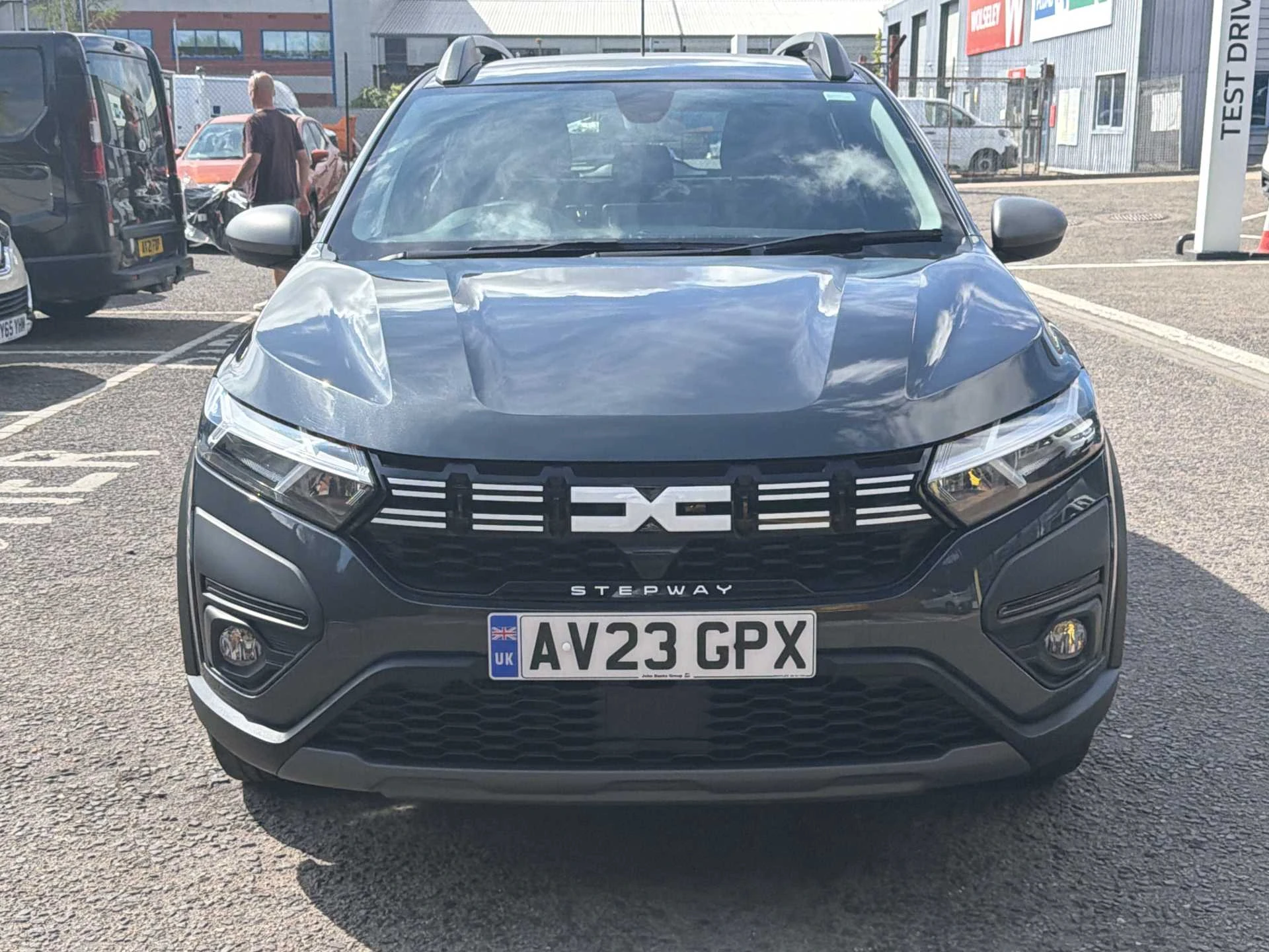 Vehicle image 6