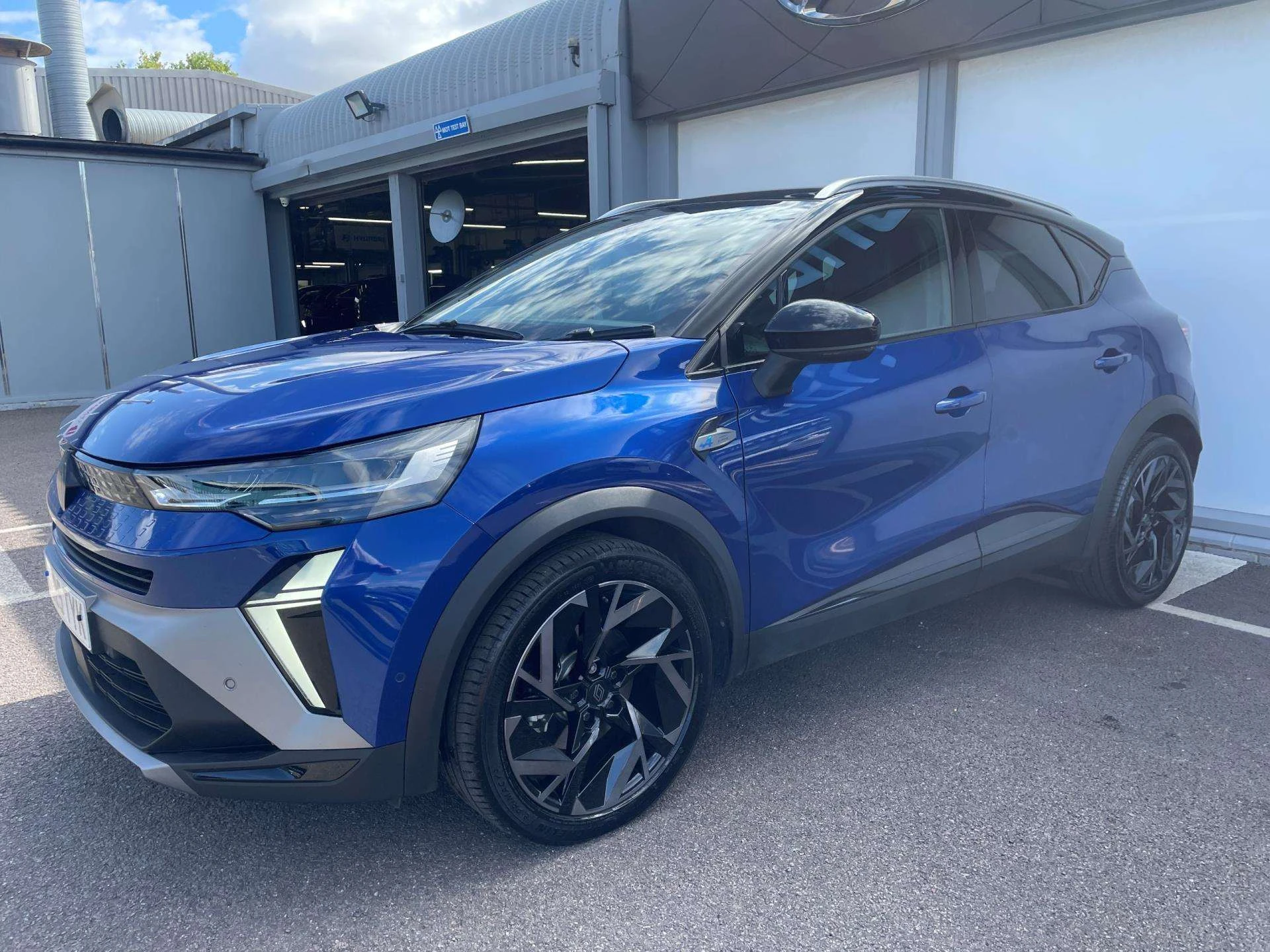 Vehicle image 6