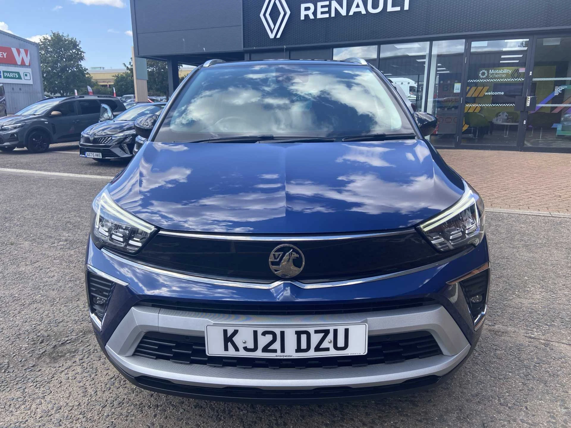 Vehicle image 4