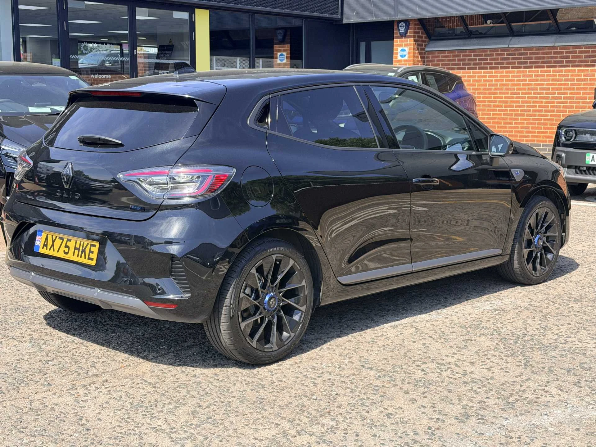 Vehicle image 4