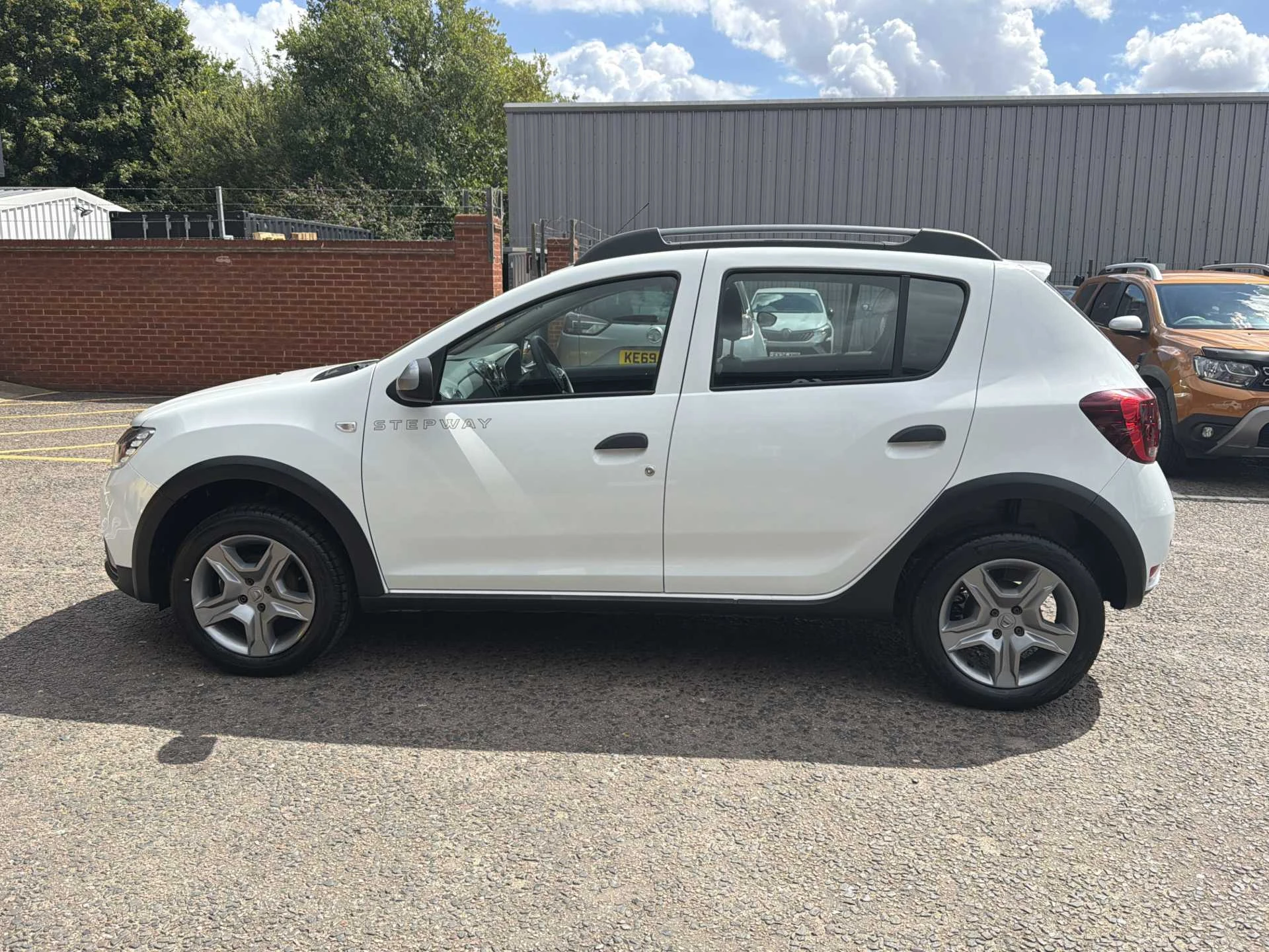 Vehicle image 7