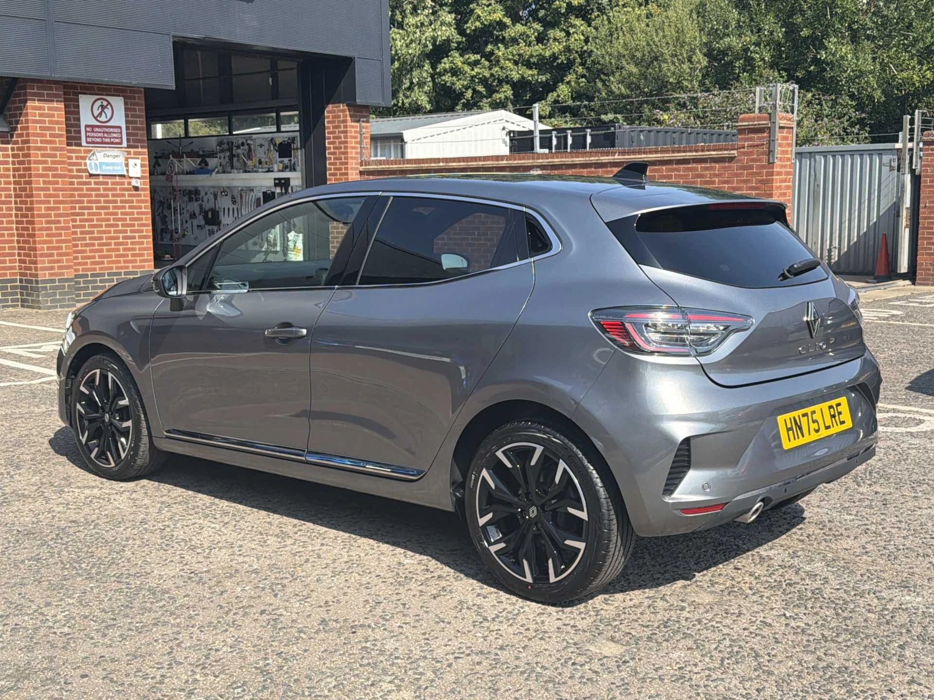 Vehicle image 3