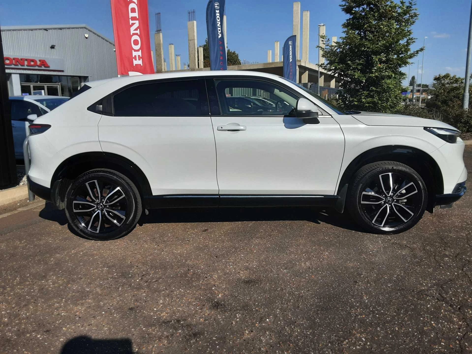 Vehicle image 4