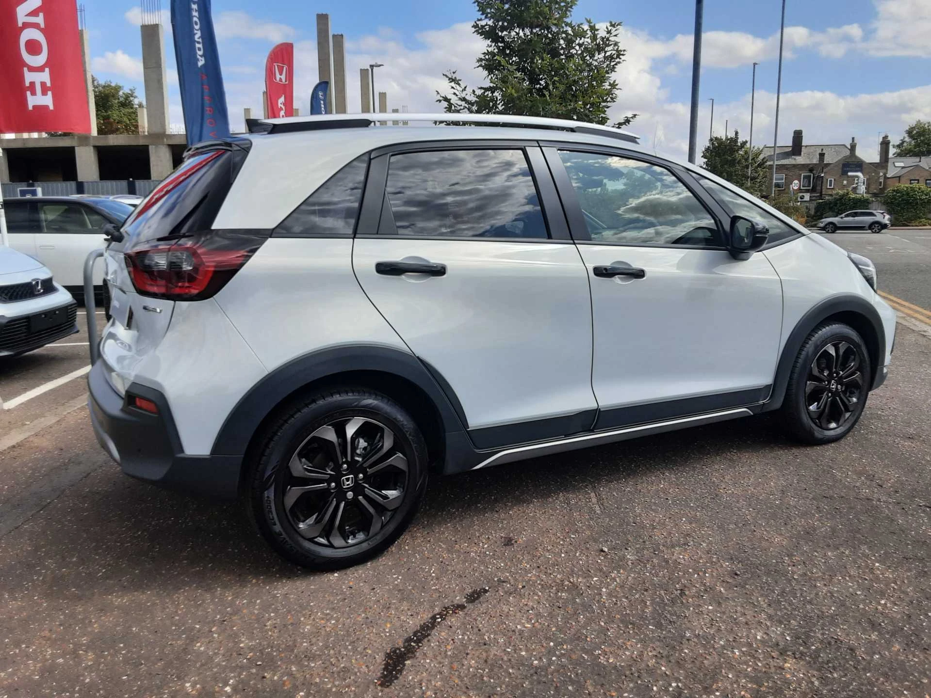 Vehicle image 4