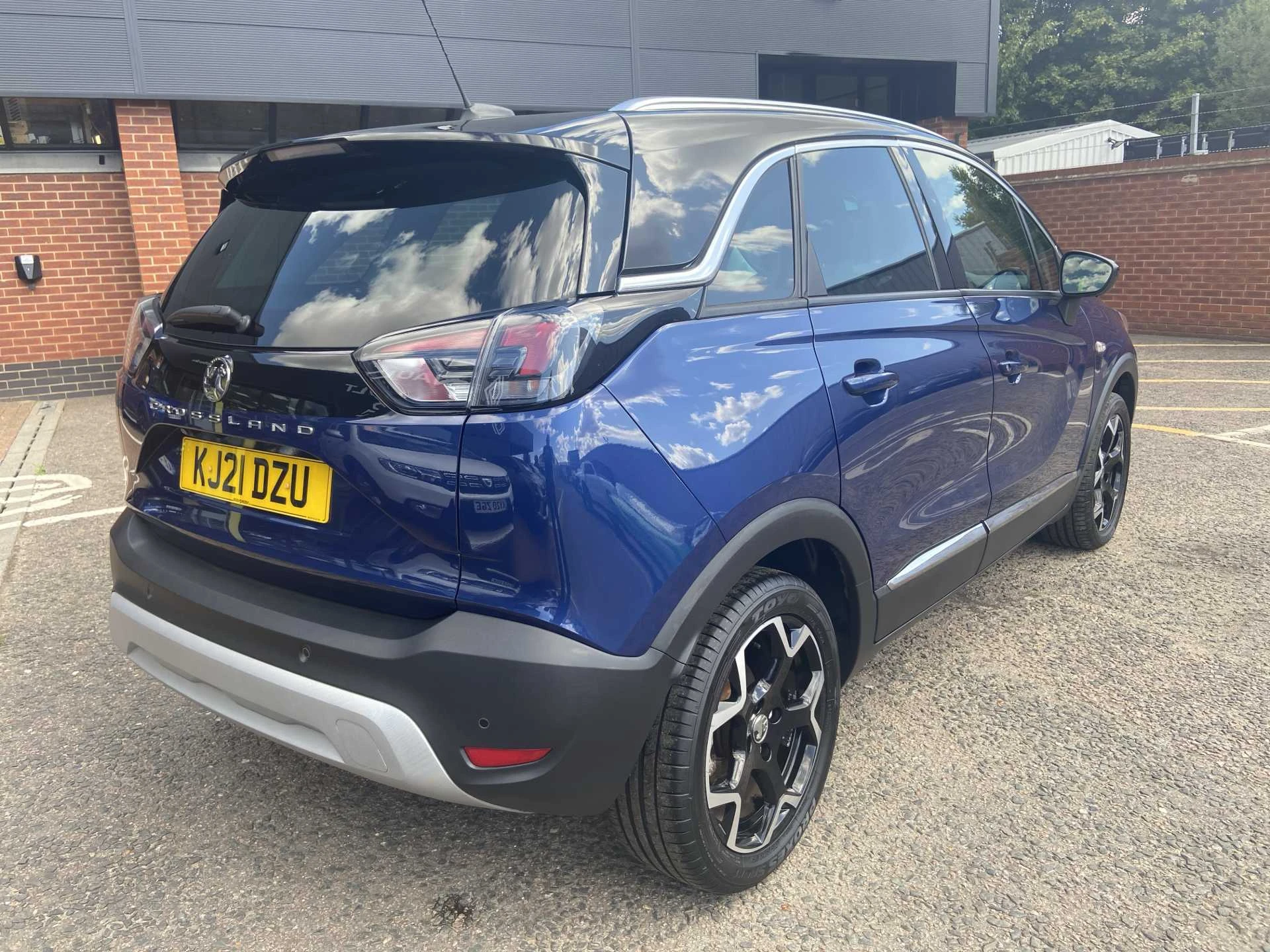 Vehicle image 3