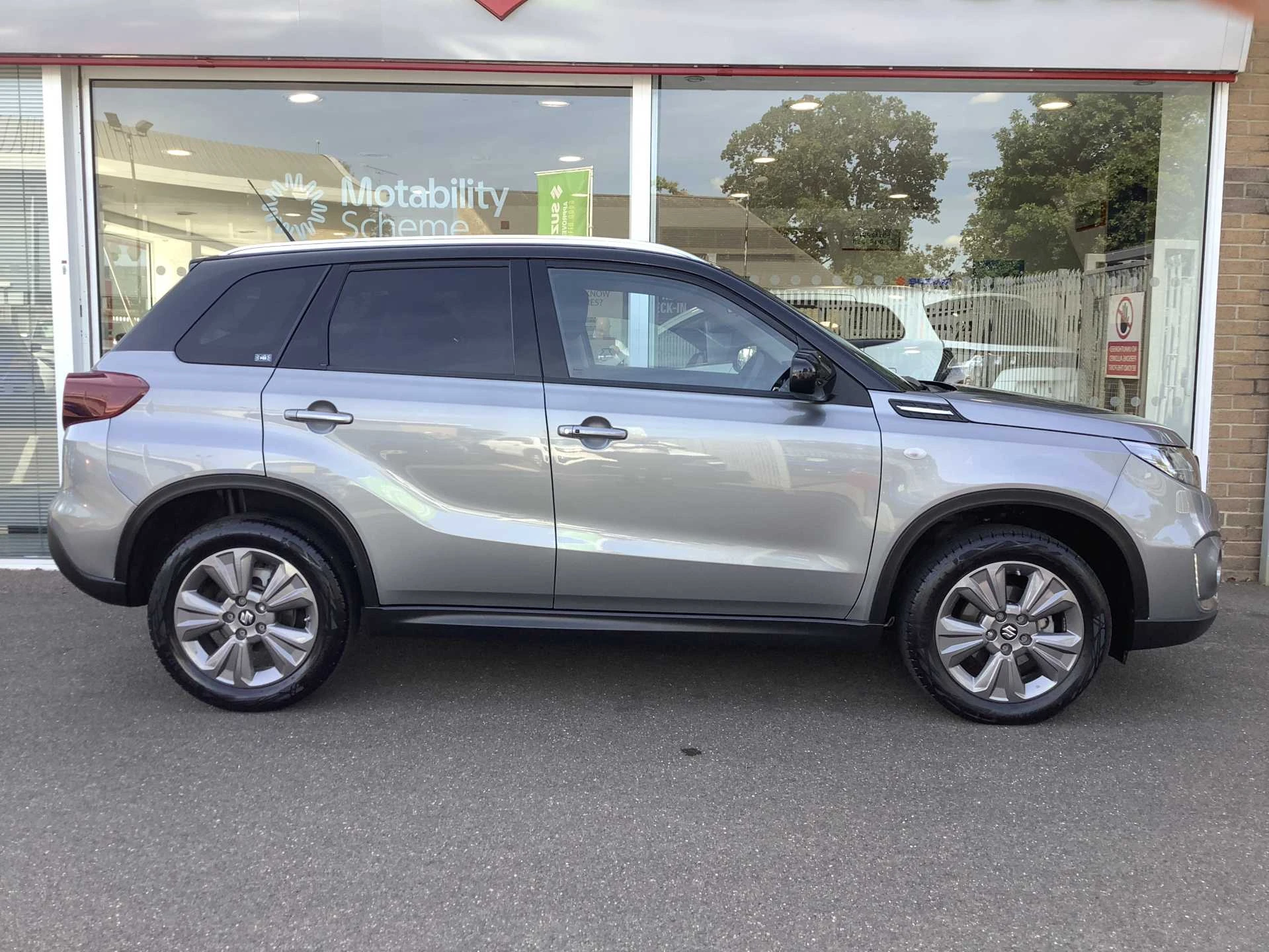 Vehicle image 4