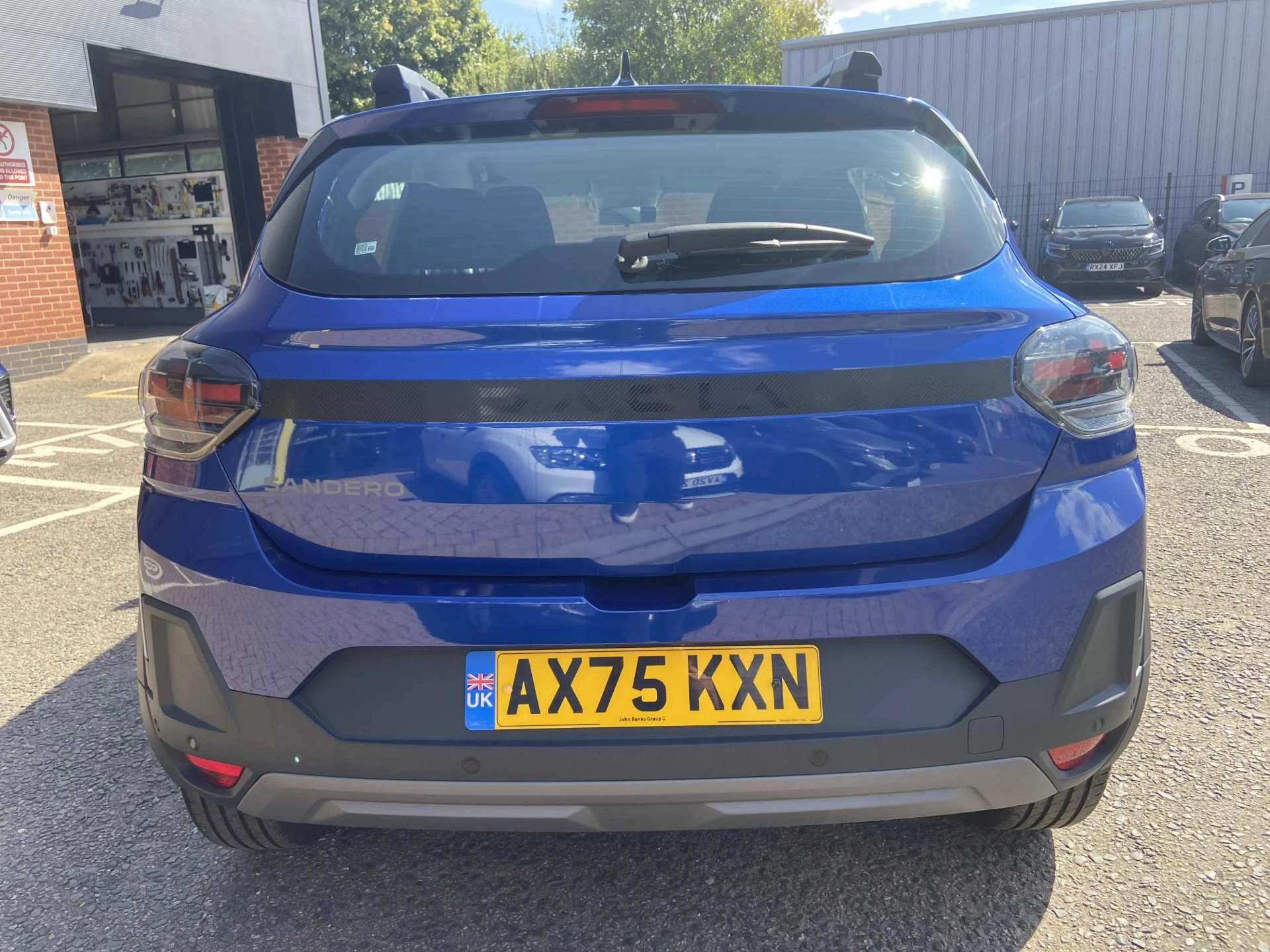 Vehicle image 4