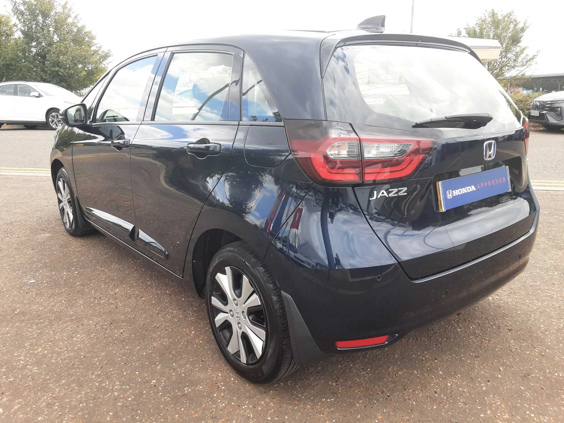Vehicle image 7