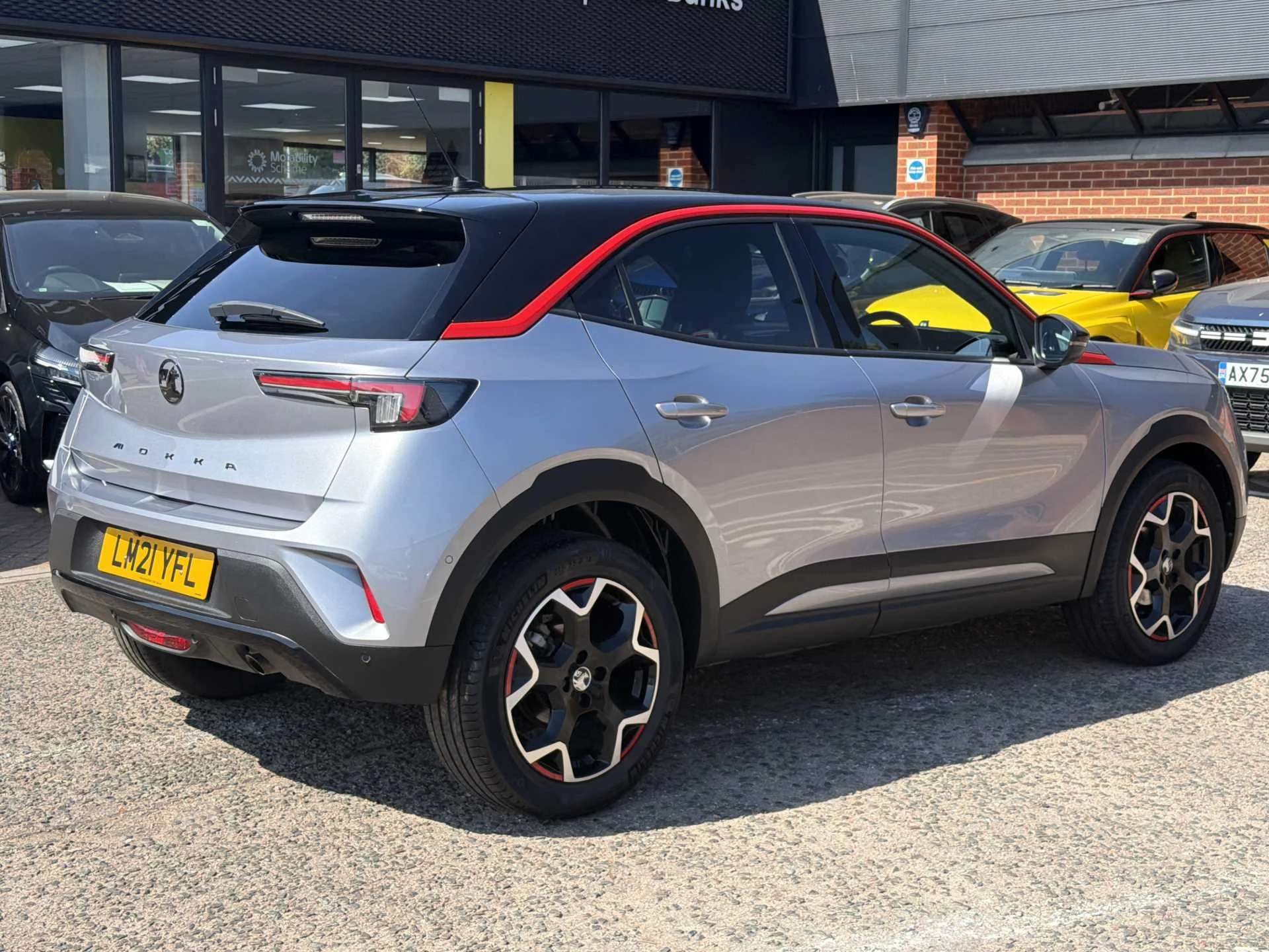 Vehicle image 4