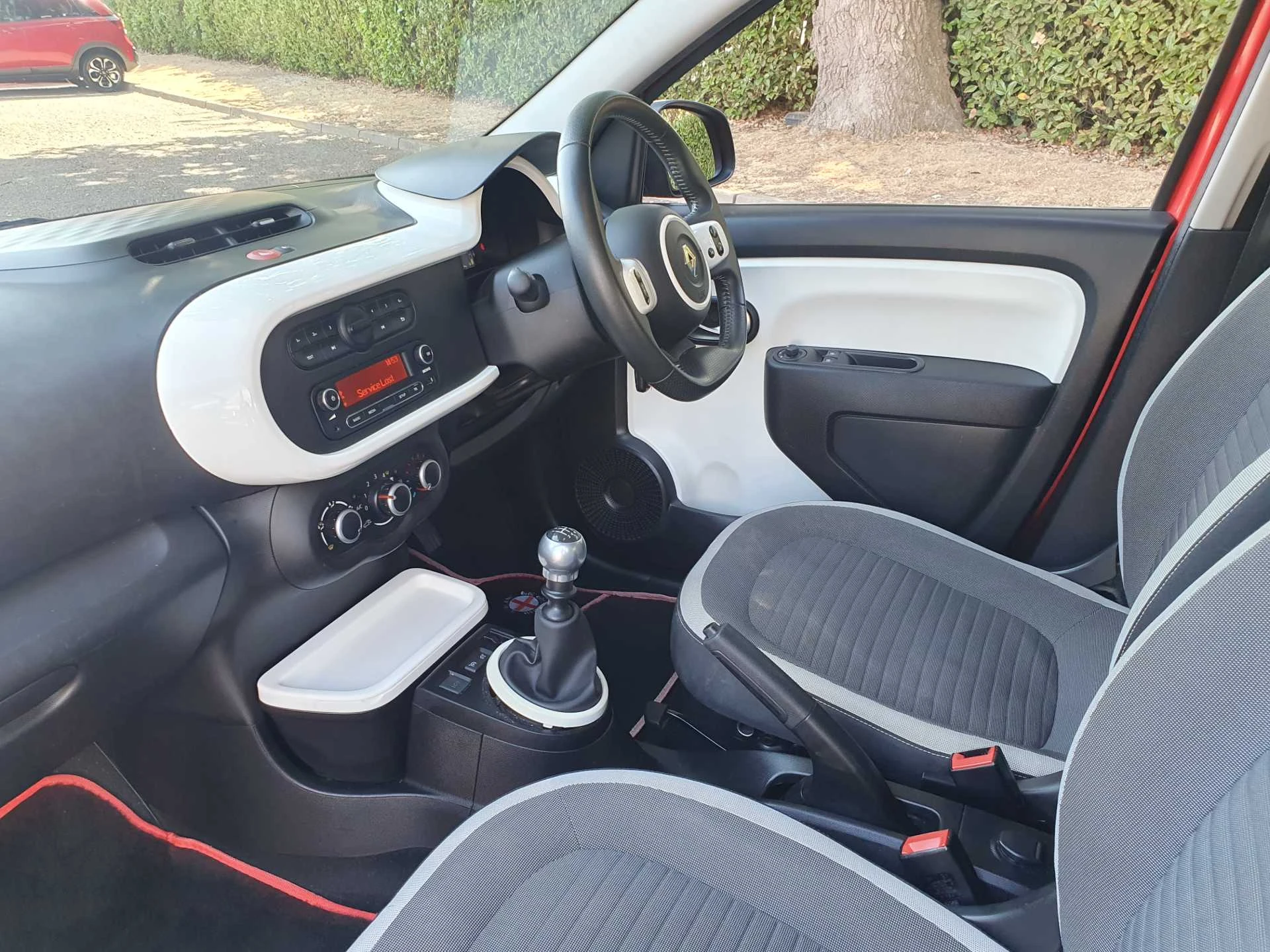 Vehicle image 6