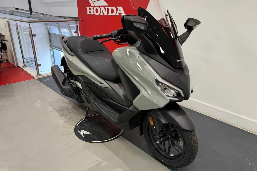 Vehicle Image - 1