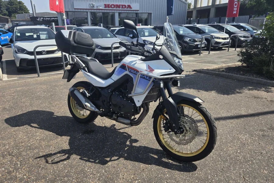 Vehicle Image - 0