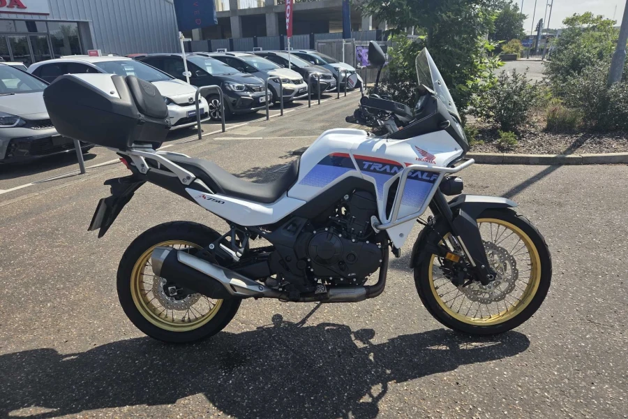 Vehicle Image - 1
