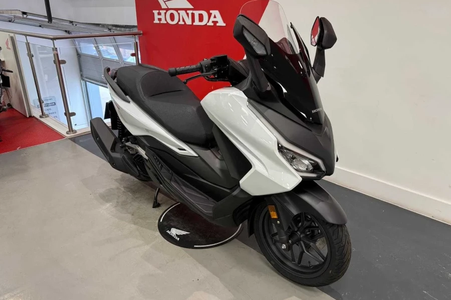 Vehicle Image - 1