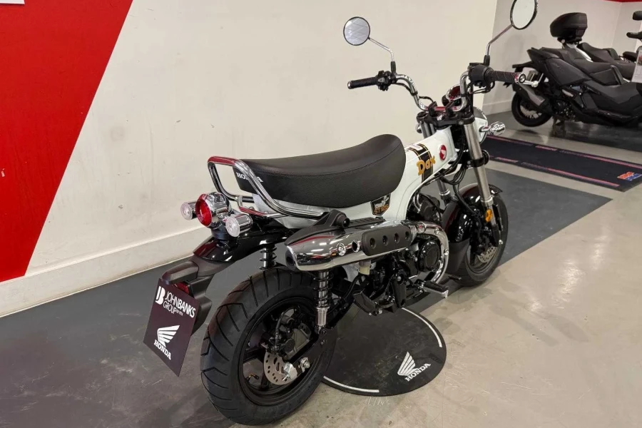 Vehicle Image - 2