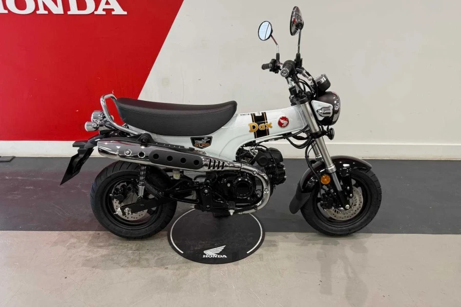 Vehicle Image - 0