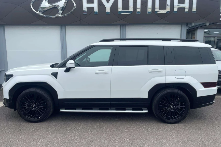 Vehicle Image - 2