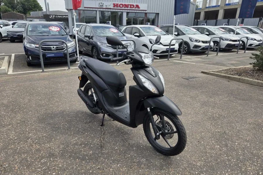 Vehicle Image - 0