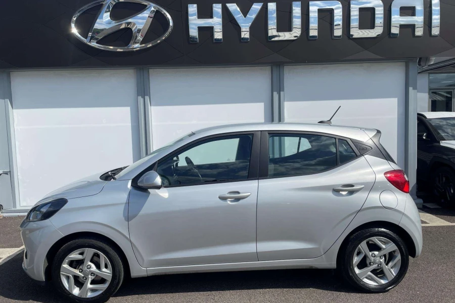 Vehicle Image - 2