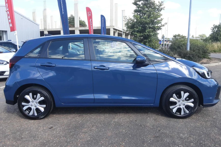 Vehicle Image - 3