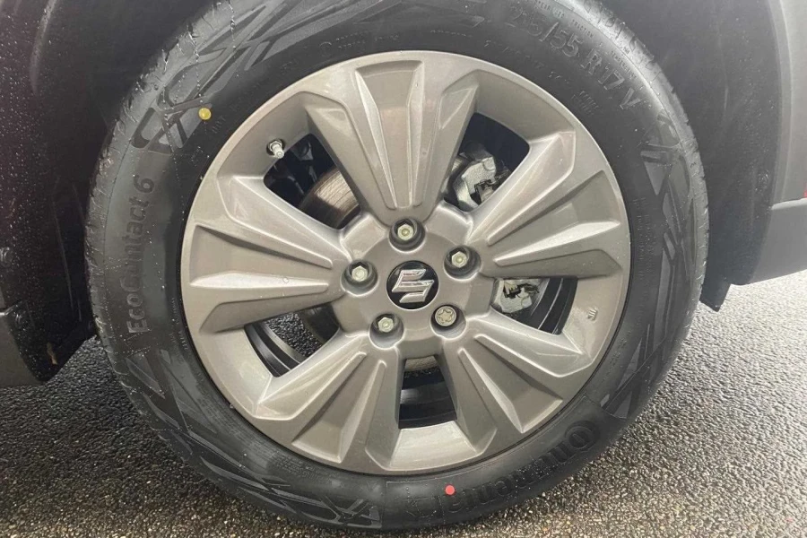 Vehicle Image - 3