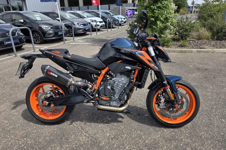 Vehicle Image - 1