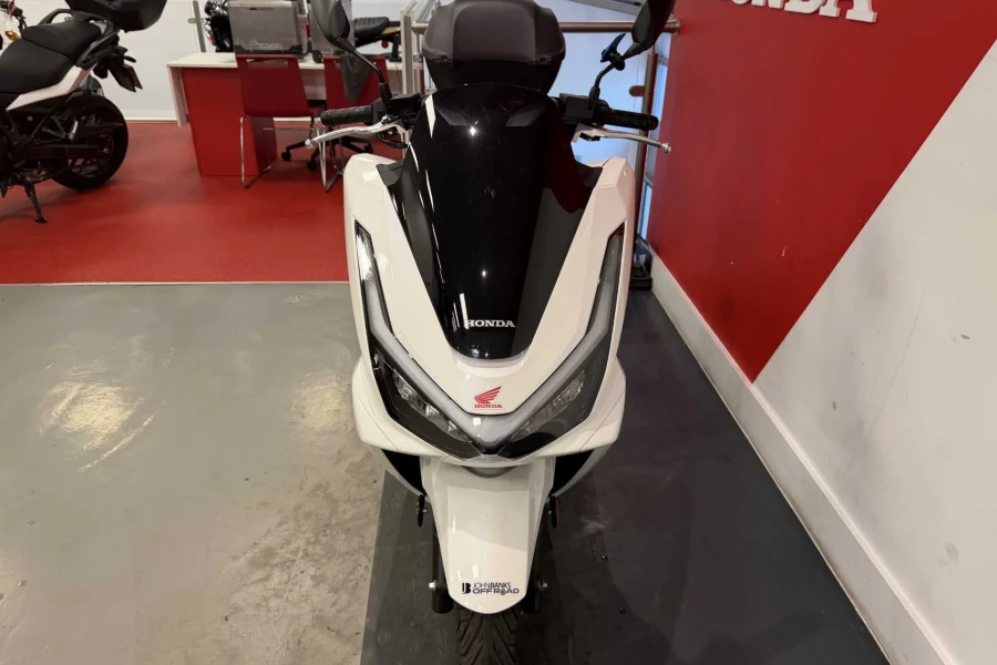 Vehicle Image - 3