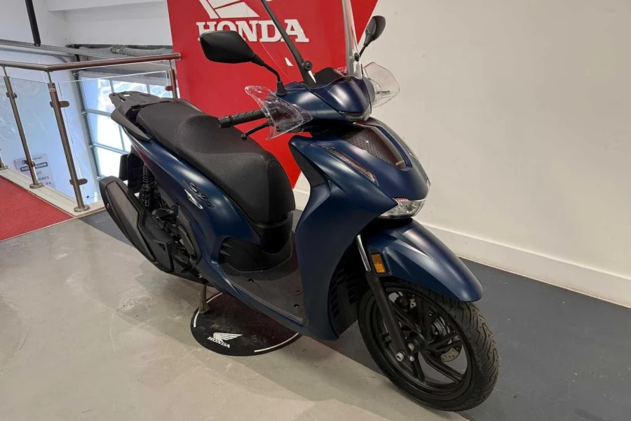 Vehicle Image - 1