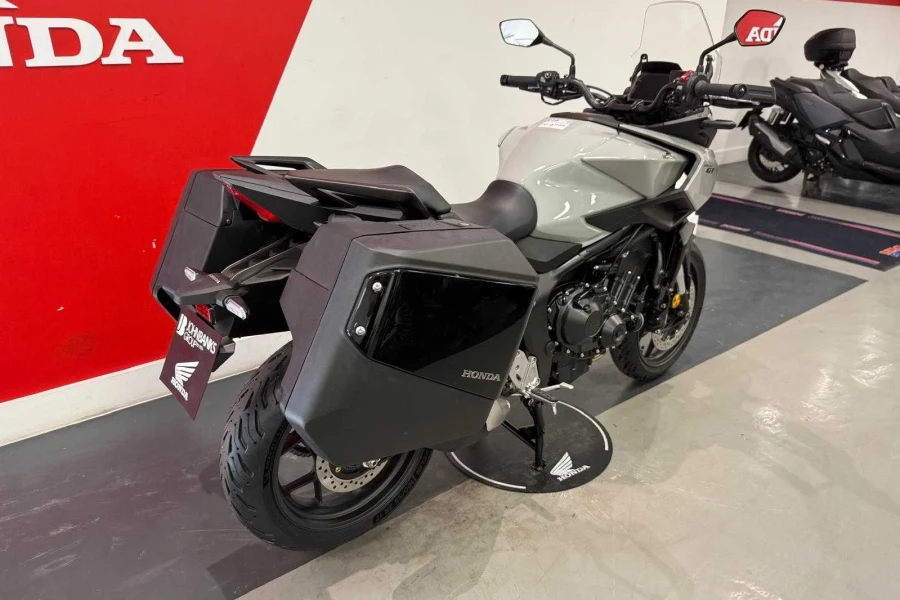 Vehicle Image - 2