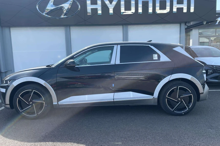 Vehicle Image - 2