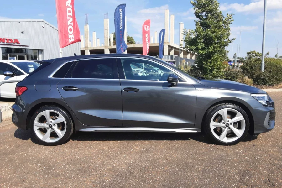 Vehicle Image - 2
