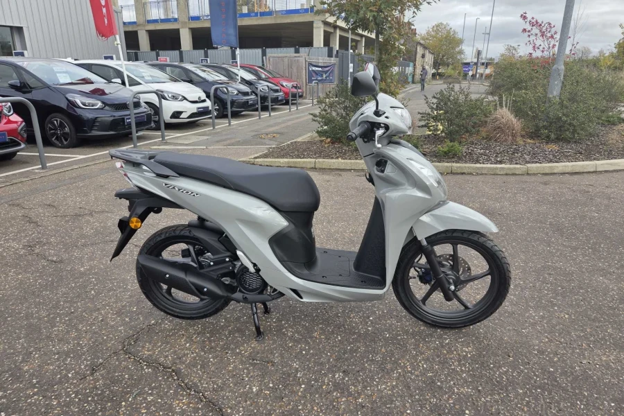 Vehicle Image - 1