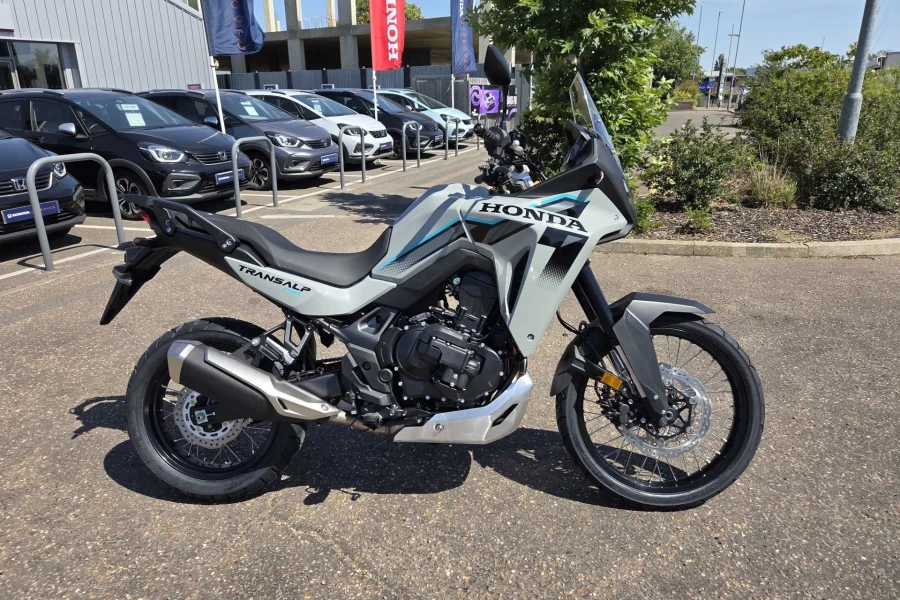 Vehicle Image - 1