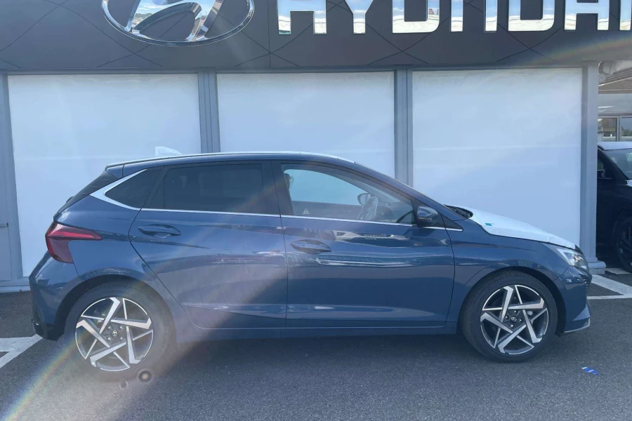 Vehicle Image - 1