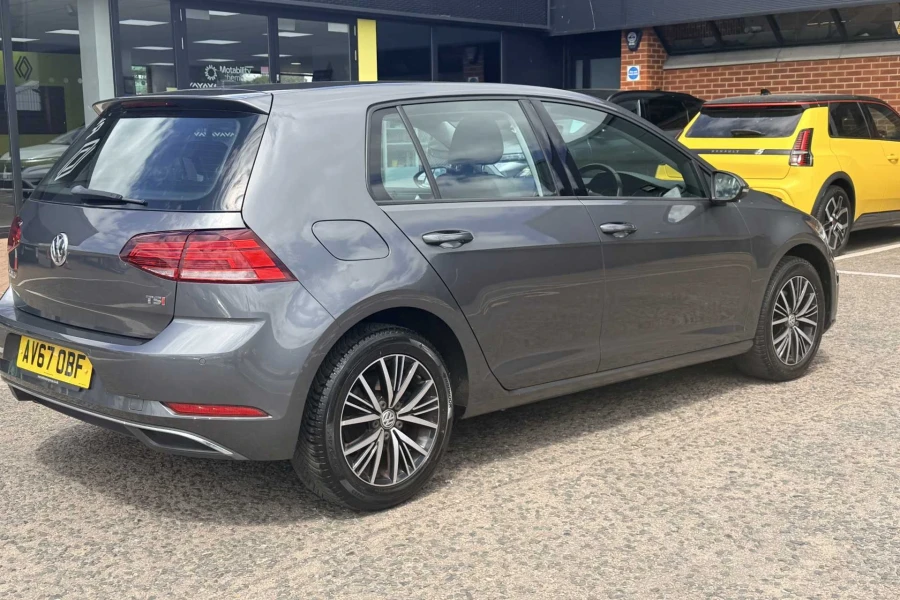 Vehicle Image - 3