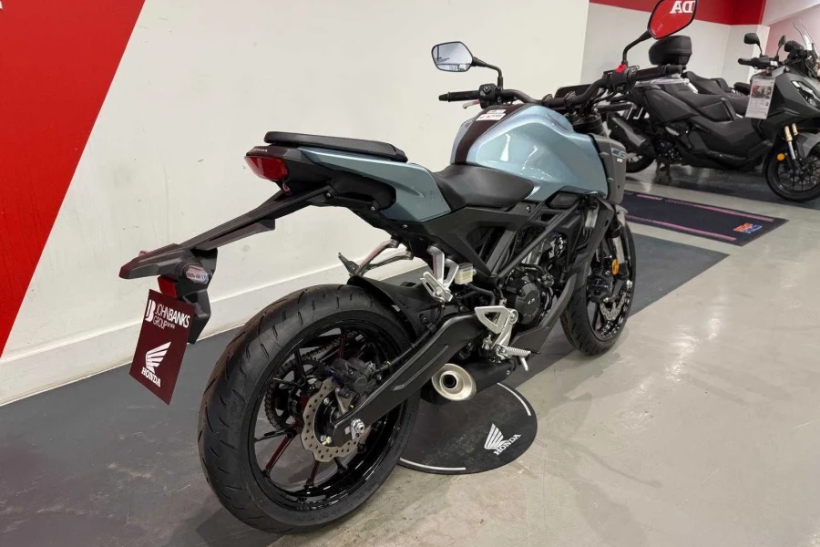 Vehicle Image - 2