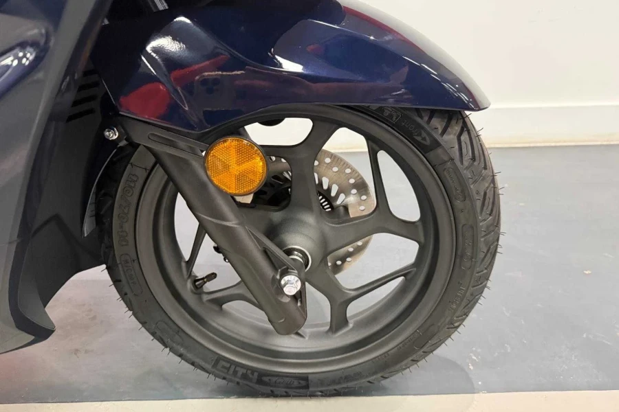 Vehicle Image - 3