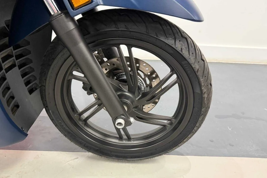 Vehicle Image - 3