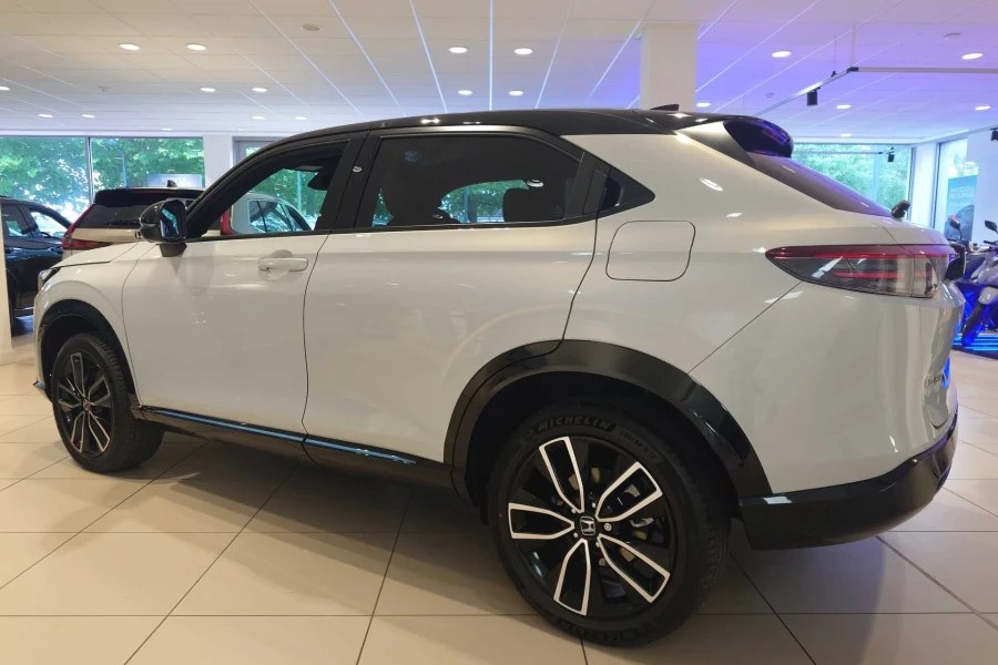 Vehicle Image - 2
