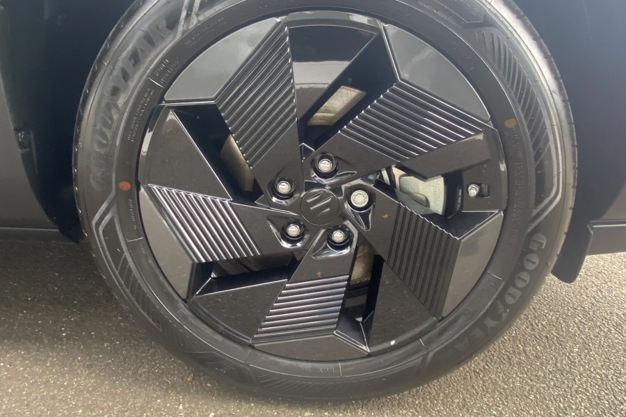 Vehicle Image - 3