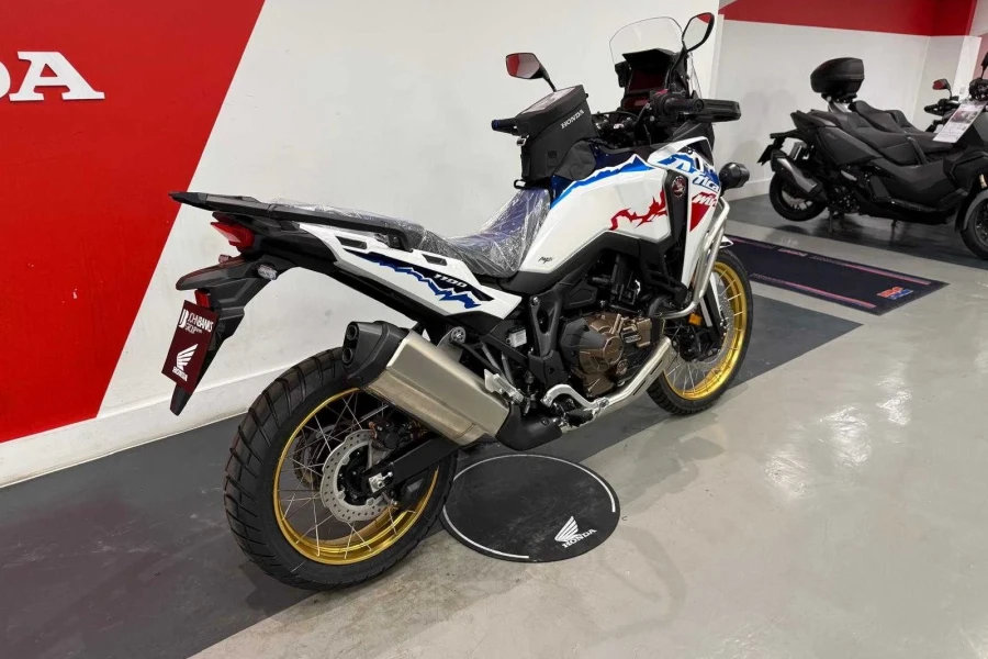 Vehicle Image - 2