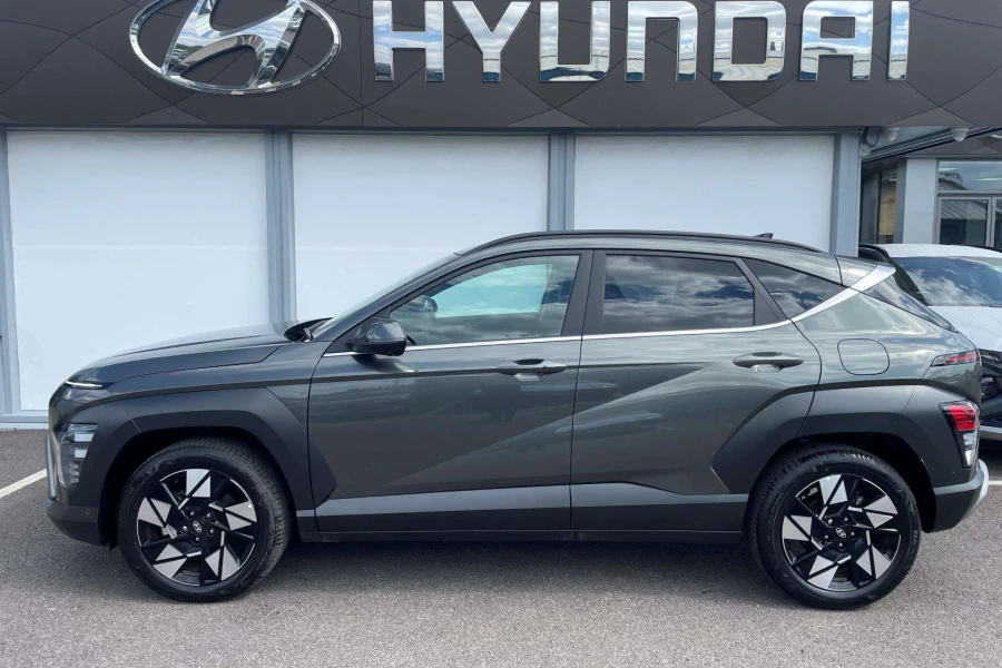 Vehicle Image - 2