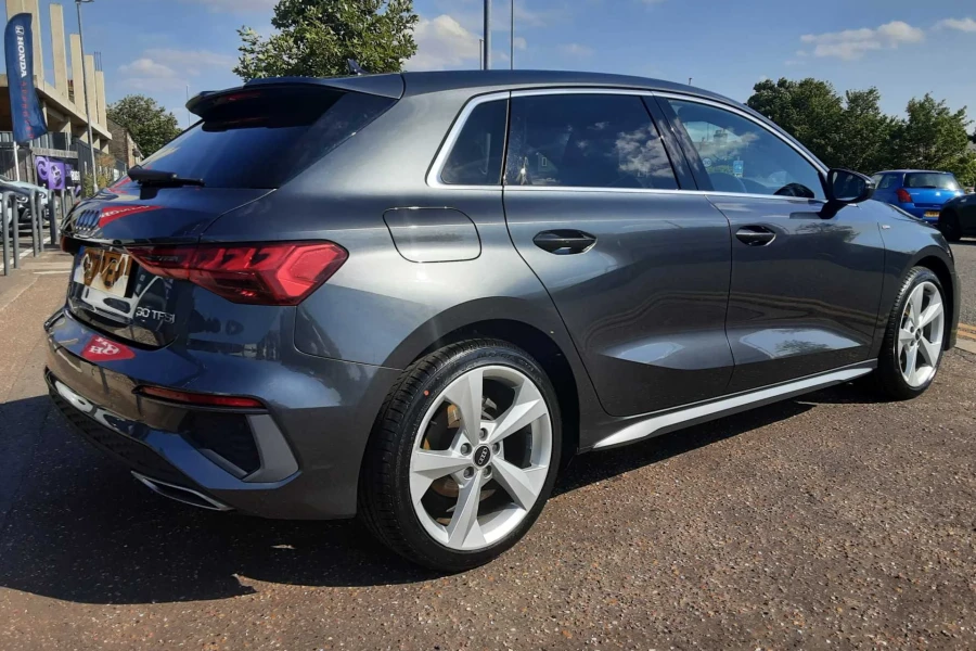 Vehicle Image - 3