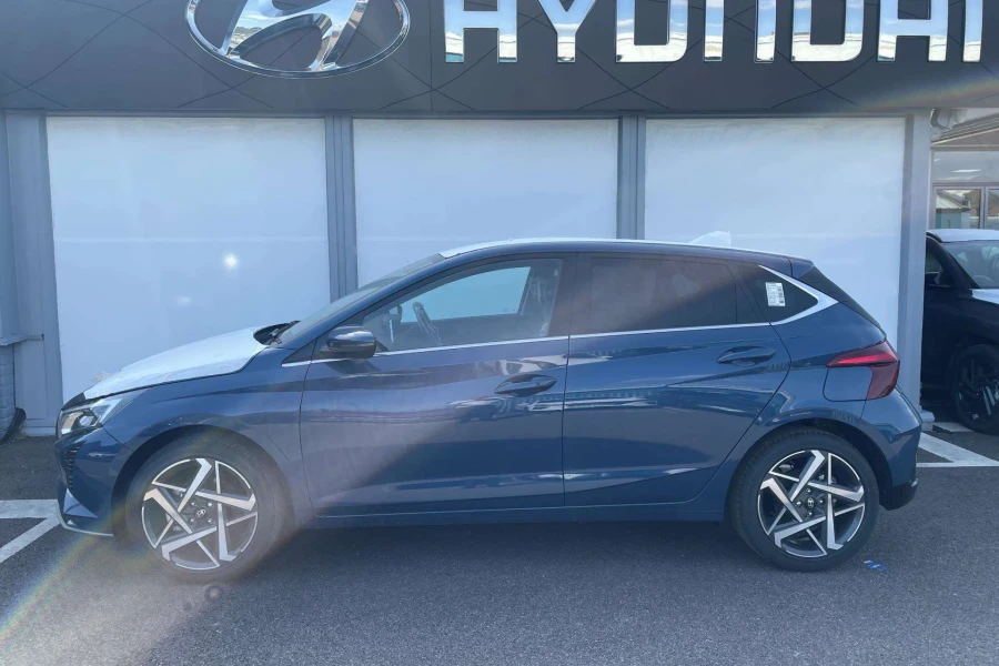 Vehicle Image - 2